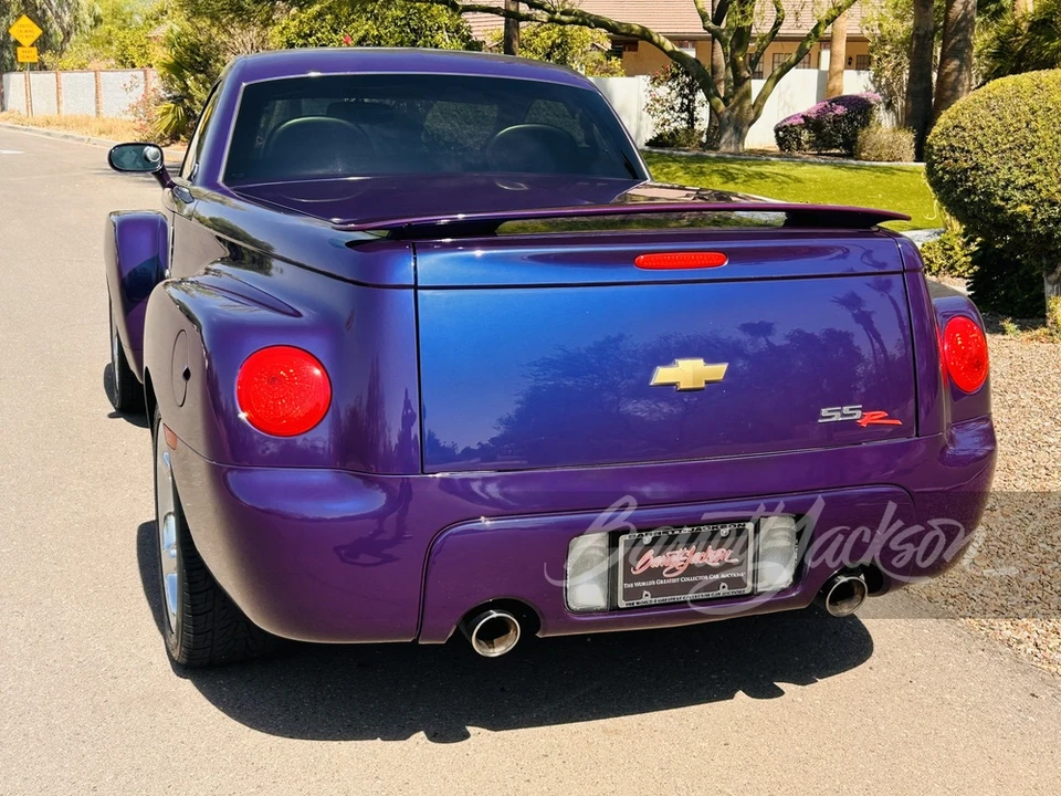 2004 Chevrolet SSR - Image 18 of 23