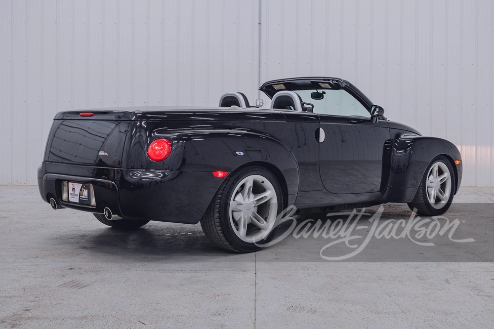 2004 Chevrolet SSR - Image 10 of 11