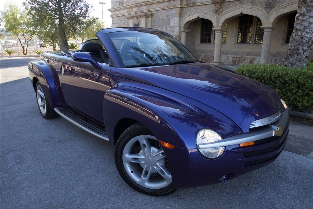 2004 Chevrolet SSR - Image 2 of 5