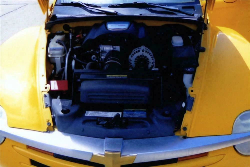 2004 Chevrolet SSR - Image 3 of 4