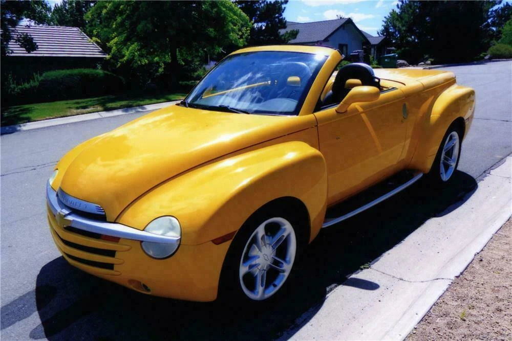 2004 Chevrolet SSR - Image 2 of 4