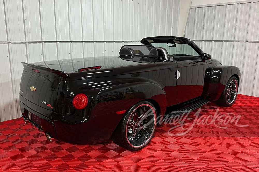 2004 Chevrolet SSR - Image 2 of 9