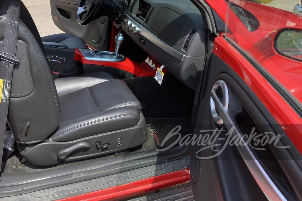 2004 Chevrolet SSR - Image 19 of 31