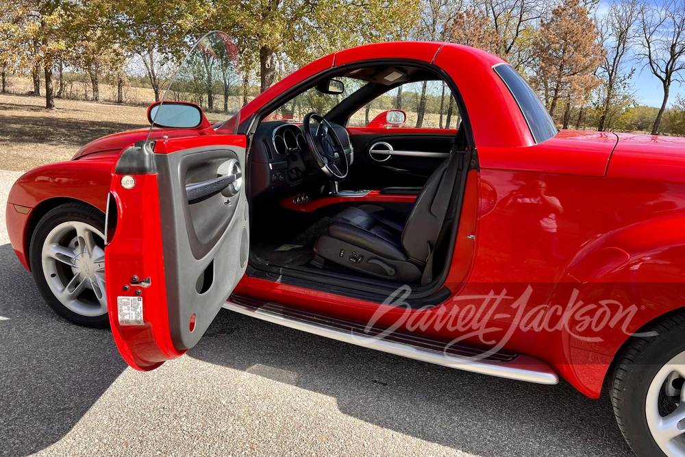 2004 Chevrolet SSR - Image 23 of 31