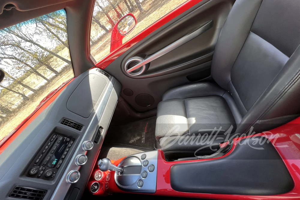 2004 Chevrolet SSR - Image 29 of 31