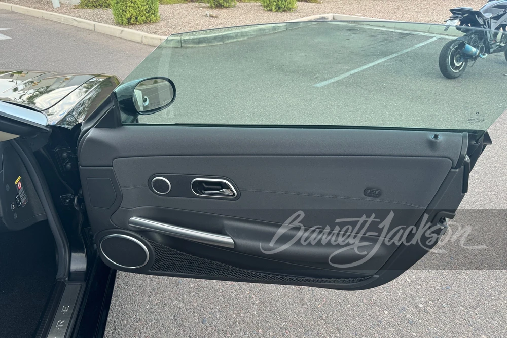 2004 Chrysler Crossfire - Image 10 of 14