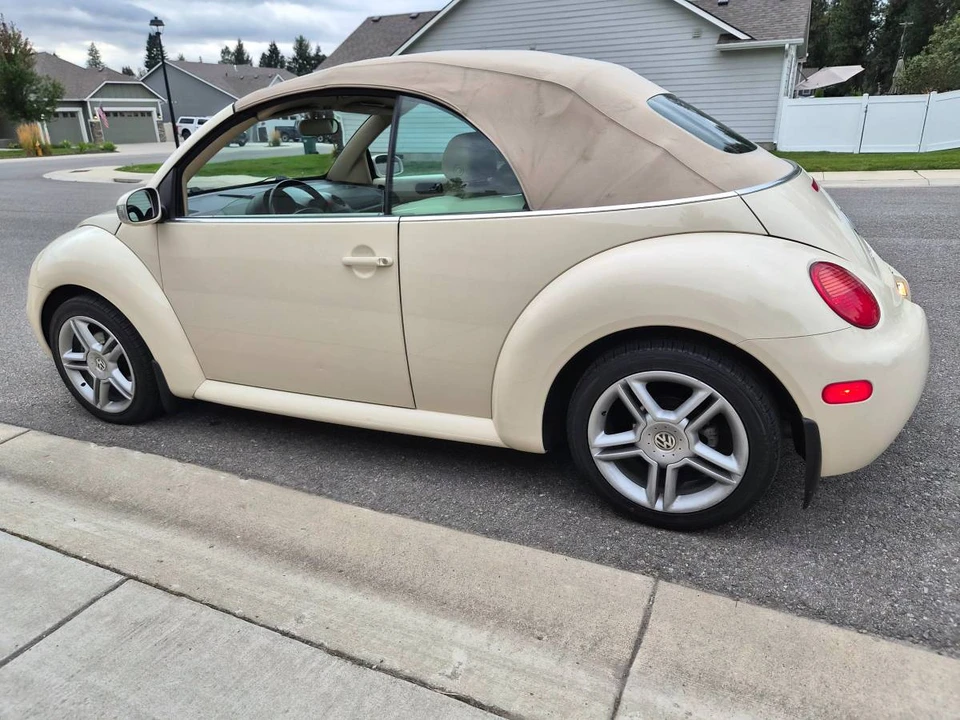 2004 Volkswagen New Beetle - Image 10 of 14