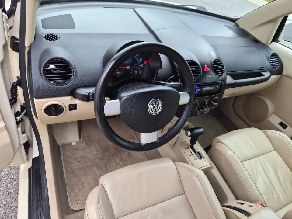2004 Volkswagen New Beetle - Image 13 of 14