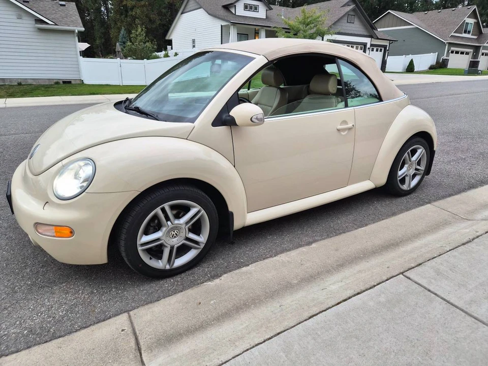2004 Volkswagen New Beetle - Image 9 of 14