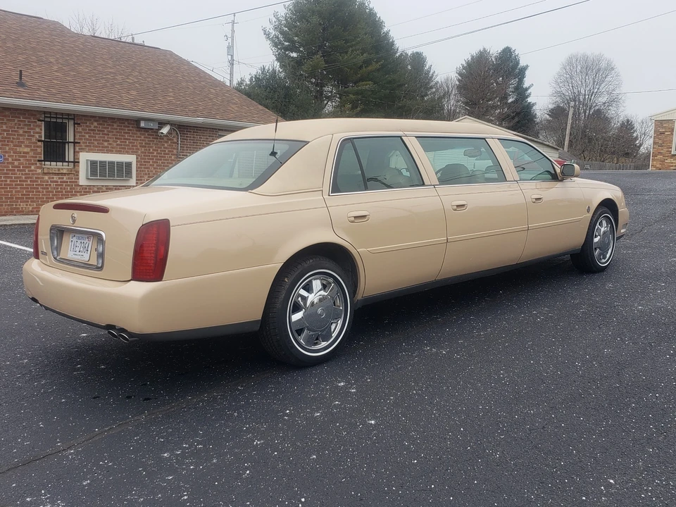 2004 Cadillac DTS - Image 3 of 18