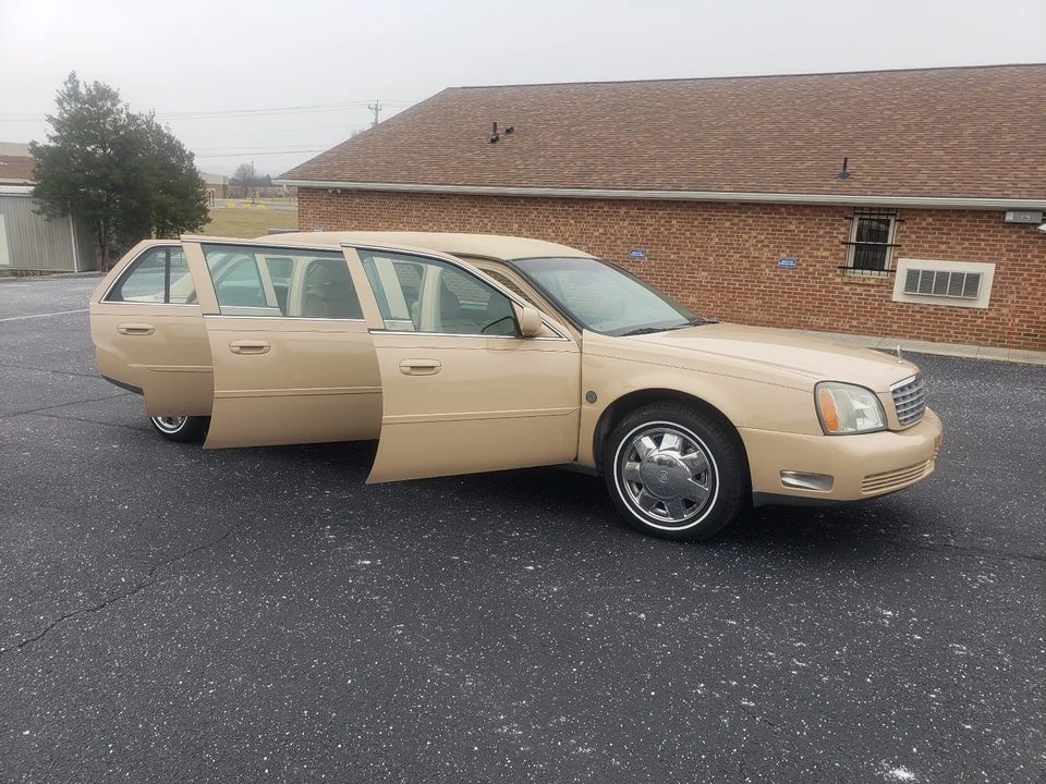 2004 Cadillac DTS - Image 5 of 18