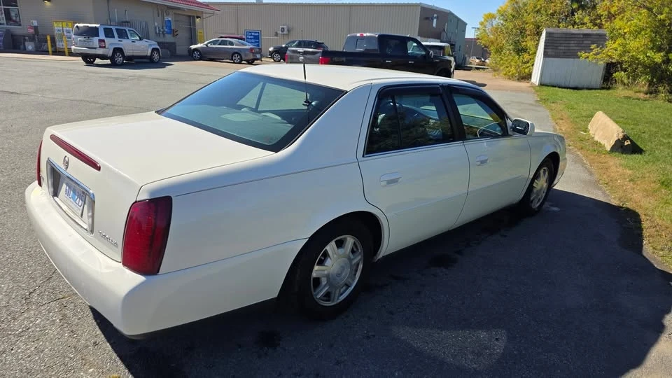 2004 Cadillac DeVille 8th Gen - Image 4 of 18