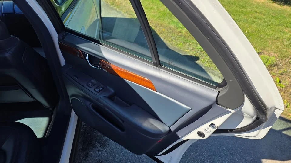 2004 Cadillac DeVille 8th Gen - Image 12 of 18