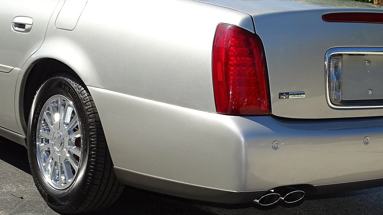 2004 Cadillac DeVille 8th Gen - Image 11 of 21