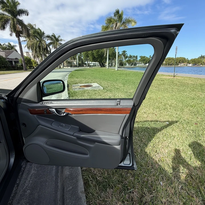 2004 Cadillac DeVille 8th Gen - Image 16 of 31