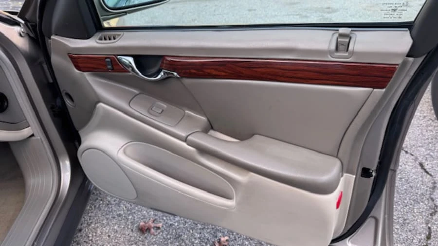 2004 Cadillac DeVille 8th Gen - Image 13 of 17