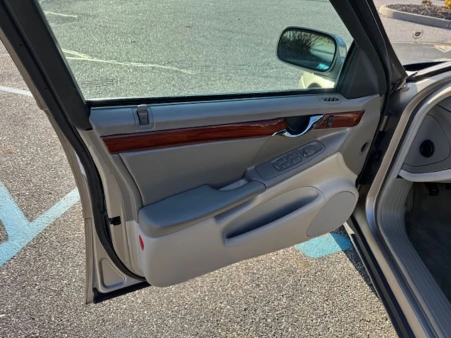 2004 Cadillac DeVille 8th Gen - Image 12 of 17