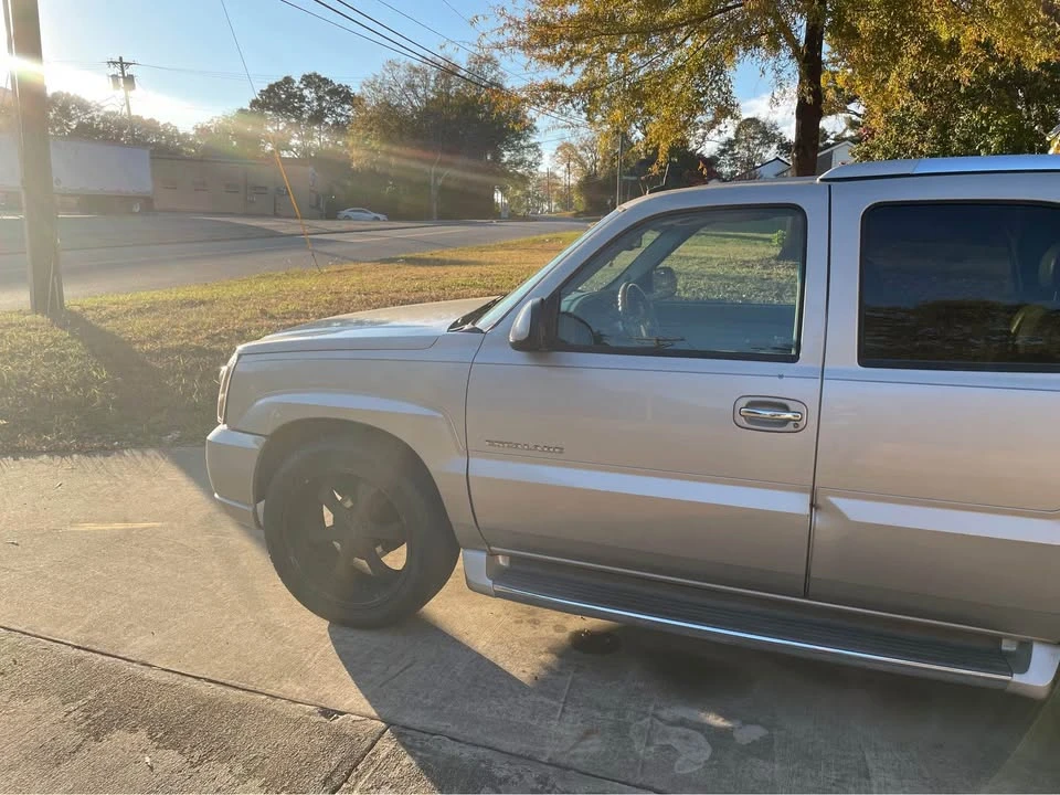 2004 Cadillac Escalade & EXT 2nd Gen - Image 9 of 11