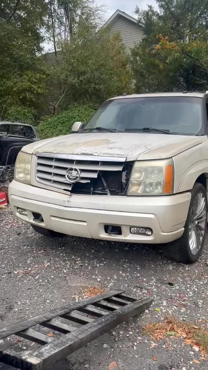 2004 Cadillac Escalade & EXT 2nd Gen - Image 2 of 2