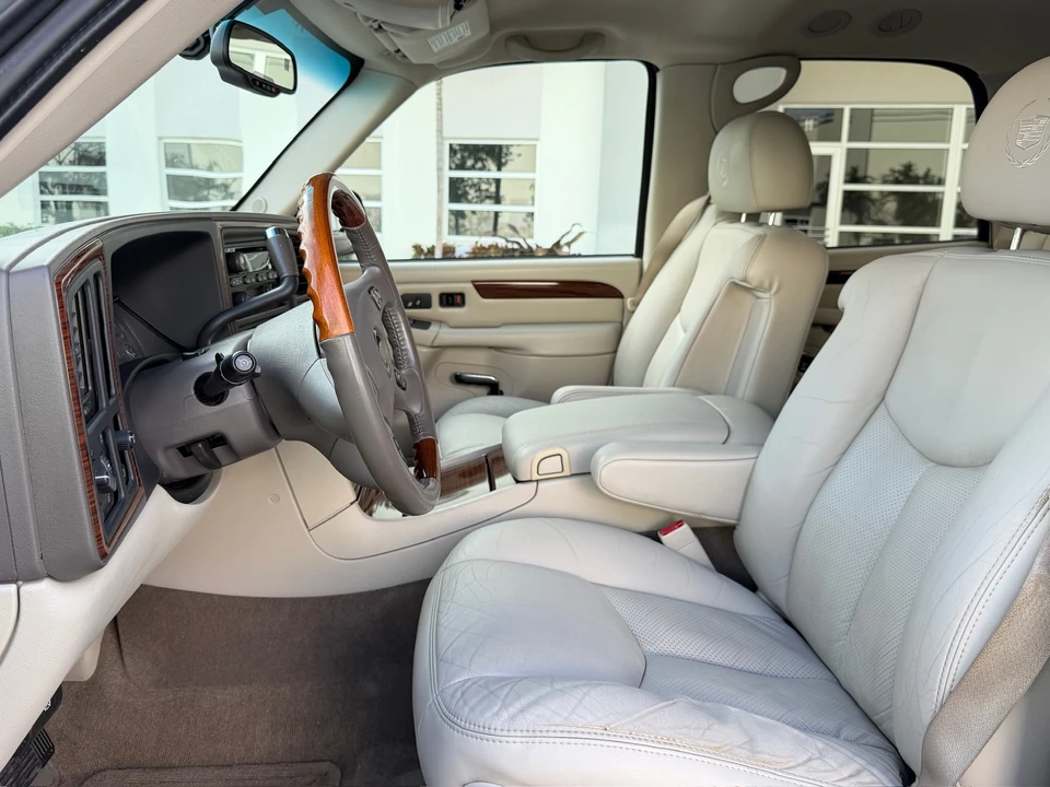 2004 Cadillac Escalade & EXT 2nd Gen - Image 10 of 21