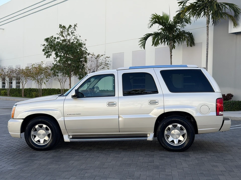 2004 Cadillac Escalade & EXT 2nd Gen - Image 2 of 21