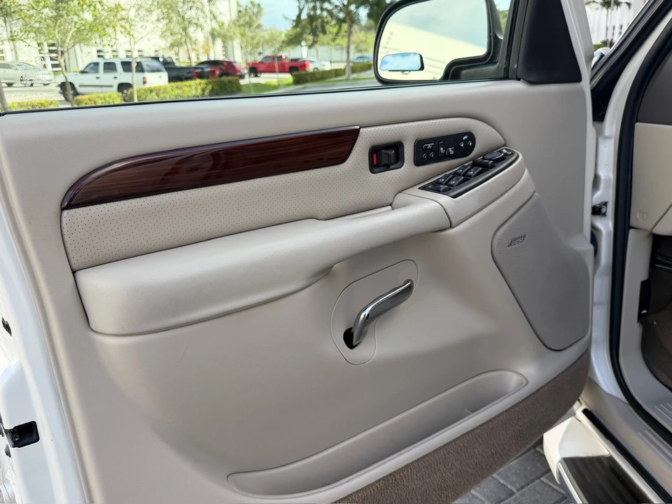 2004 Cadillac Escalade & EXT 2nd Gen - Image 11 of 21