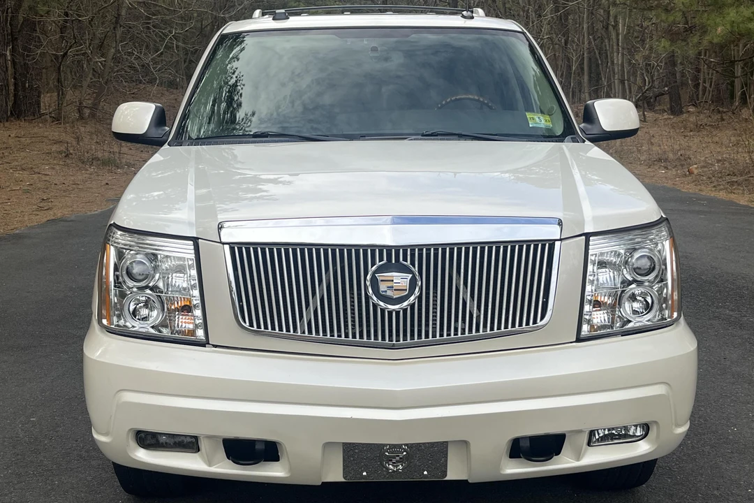 2004 Cadillac Escalade & EXT 2nd Gen - Image 2 of 5