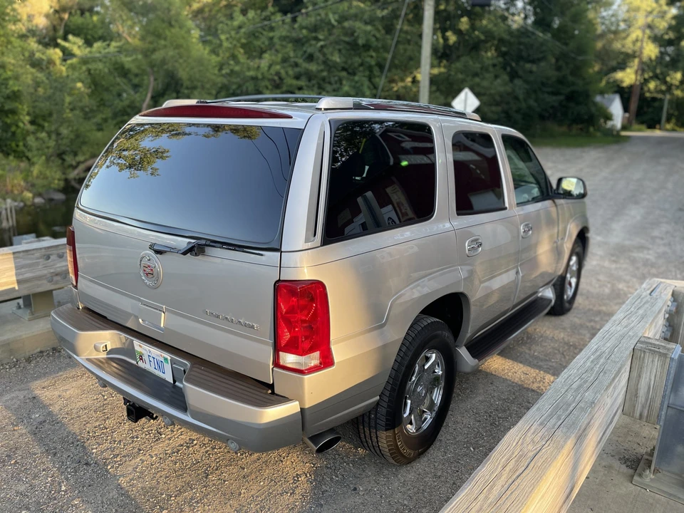 2004 Cadillac Escalade & EXT 2nd Gen - Image 12 of 31