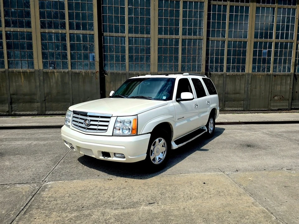 2004 Cadillac Escalade & EXT 2nd Gen - Image 2 of 21