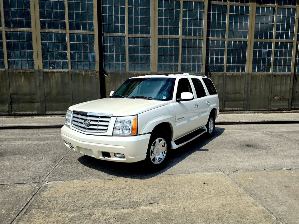 2004 Cadillac Escalade & EXT 2nd Gen - Image 2 of 21