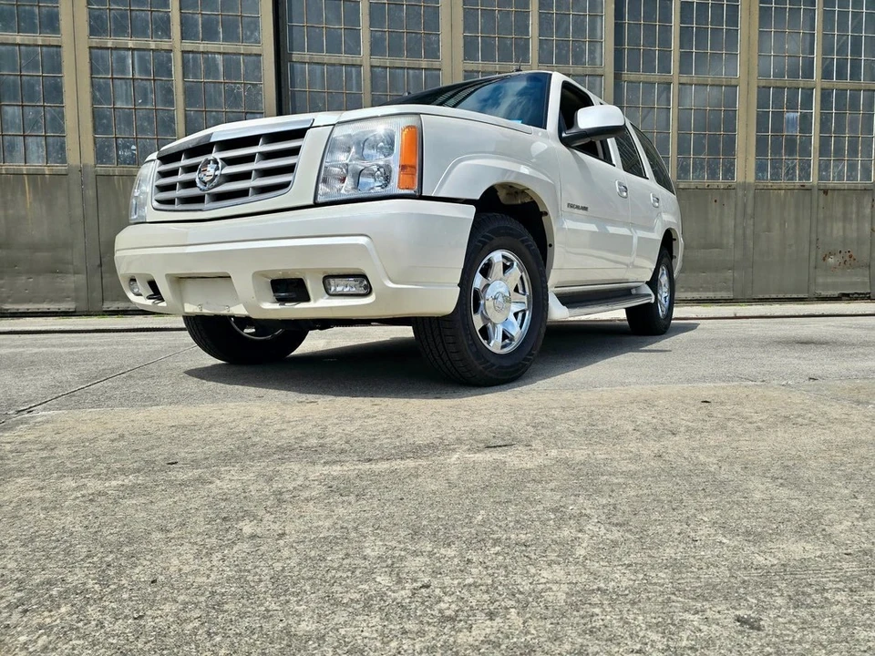 2004 Cadillac Escalade & EXT 2nd Gen - Image 3 of 21