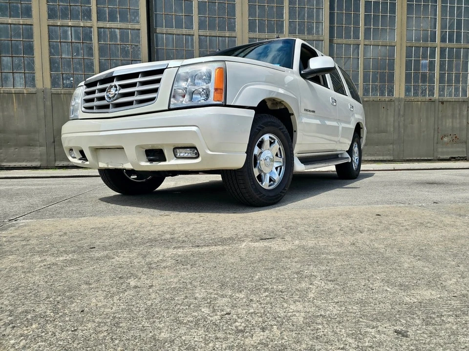 2004 Cadillac Escalade & EXT 2nd Gen - Image 3 of 21