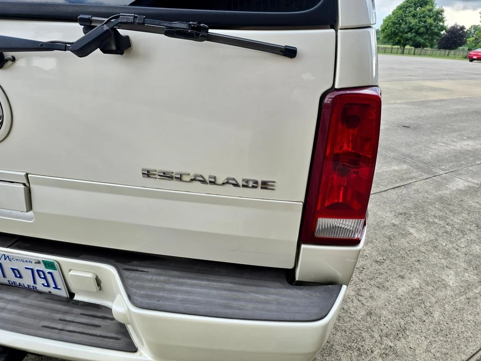 2004 Cadillac Escalade & EXT 2nd Gen - Image 16 of 21