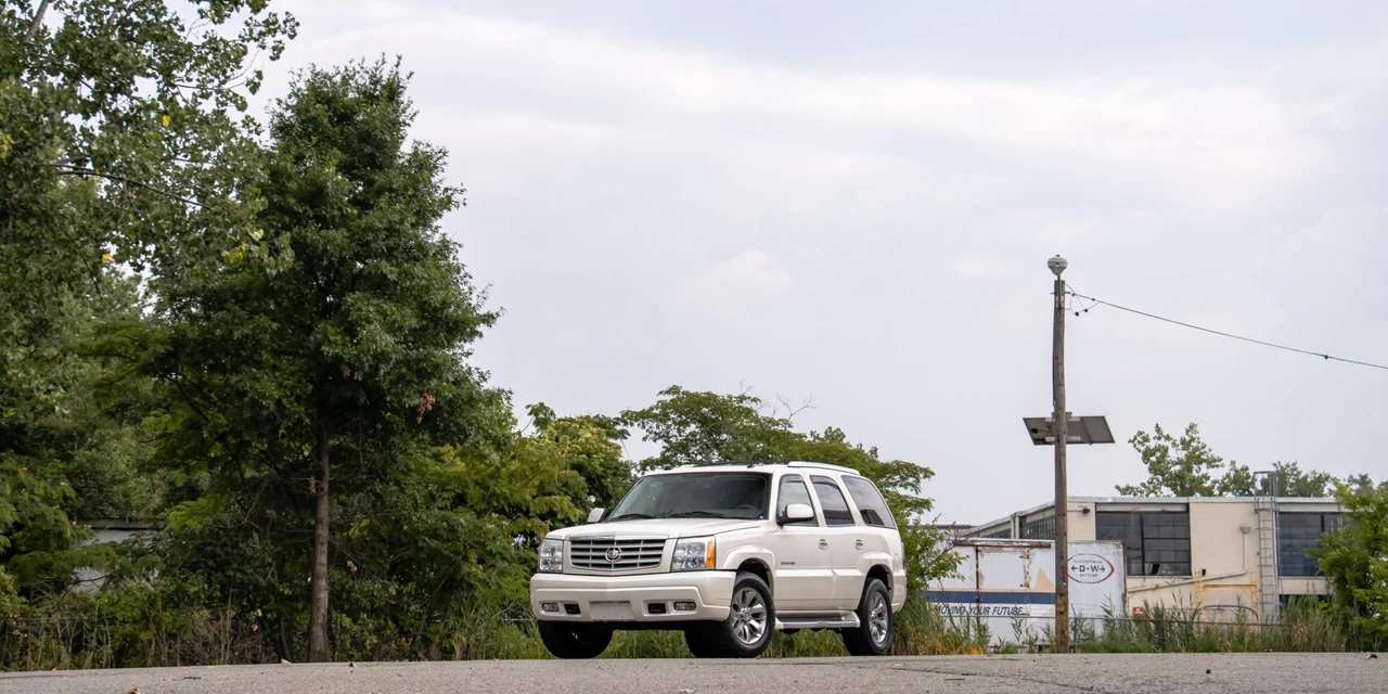 2004 Cadillac Escalade & EXT 2nd Gen - Image 2 of 31
