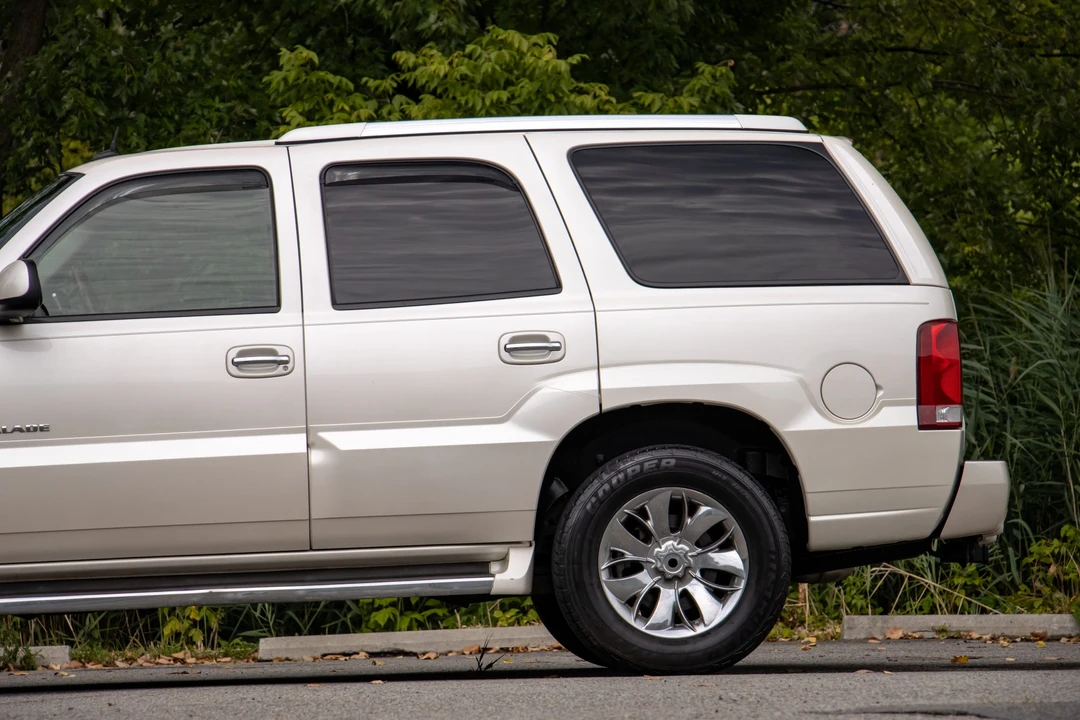 2004 Cadillac Escalade & EXT 2nd Gen - Image 28 of 31