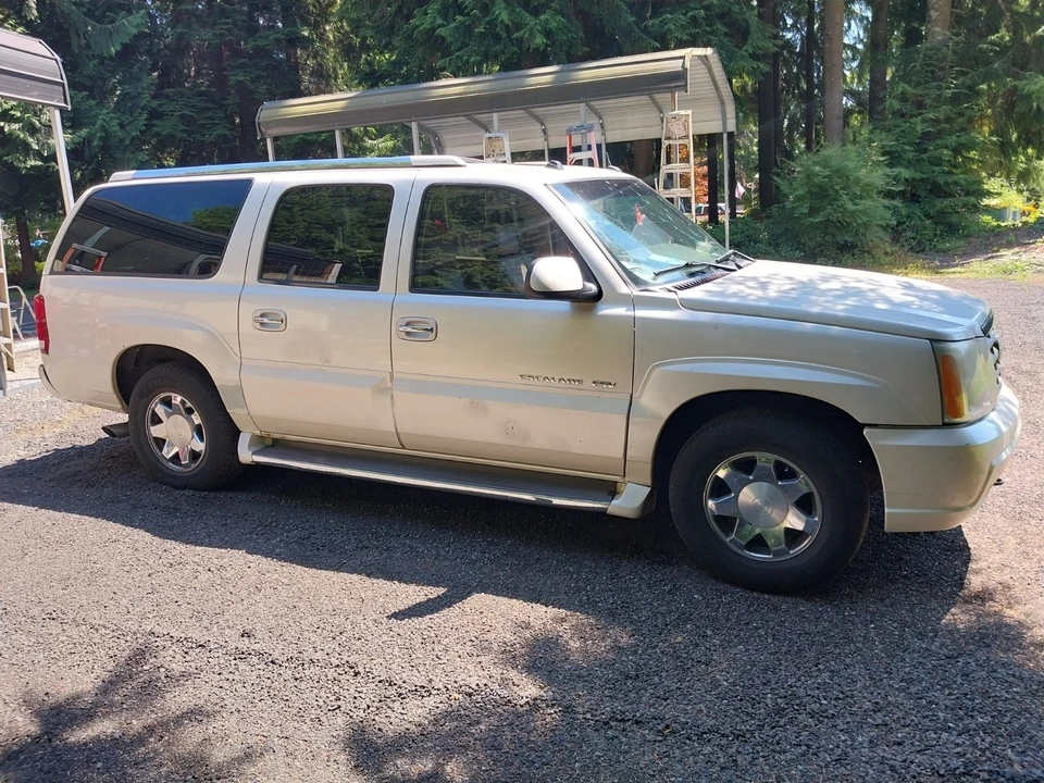2004 Cadillac Escalade & EXT 2nd Gen - Image 2 of 7