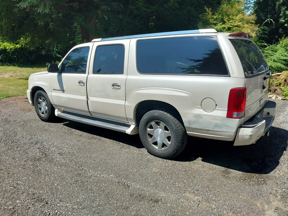 2004 Cadillac Escalade & EXT 2nd Gen - Image 4 of 7