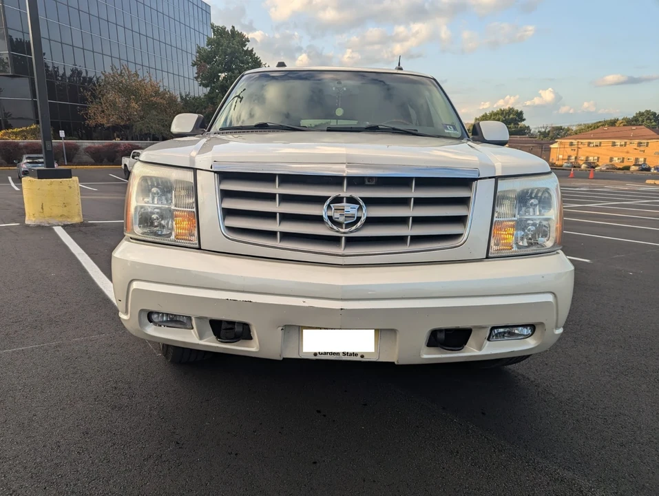 2004 Cadillac Escalade & EXT 2nd Gen - Image 2 of 20