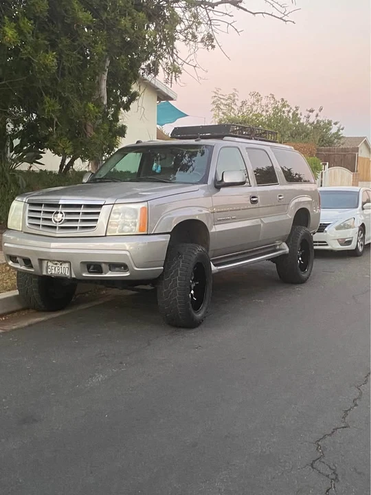 2004 Cadillac Escalade & EXT 2nd Gen - Image 3 of 10