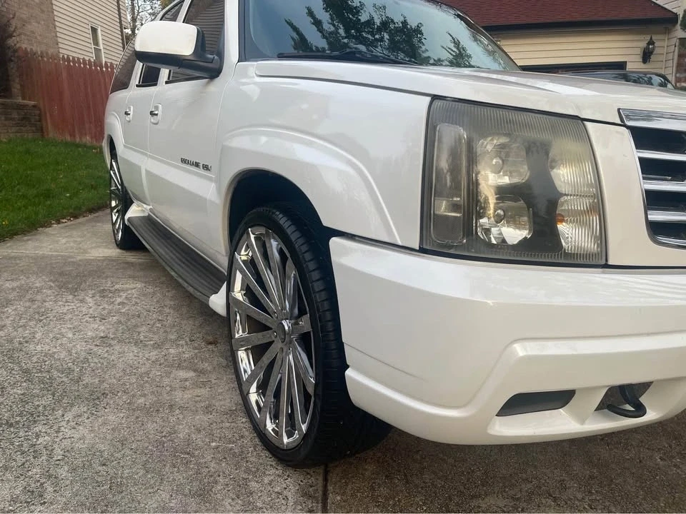 2004 Cadillac Escalade & EXT 2nd Gen - Image 4 of 9