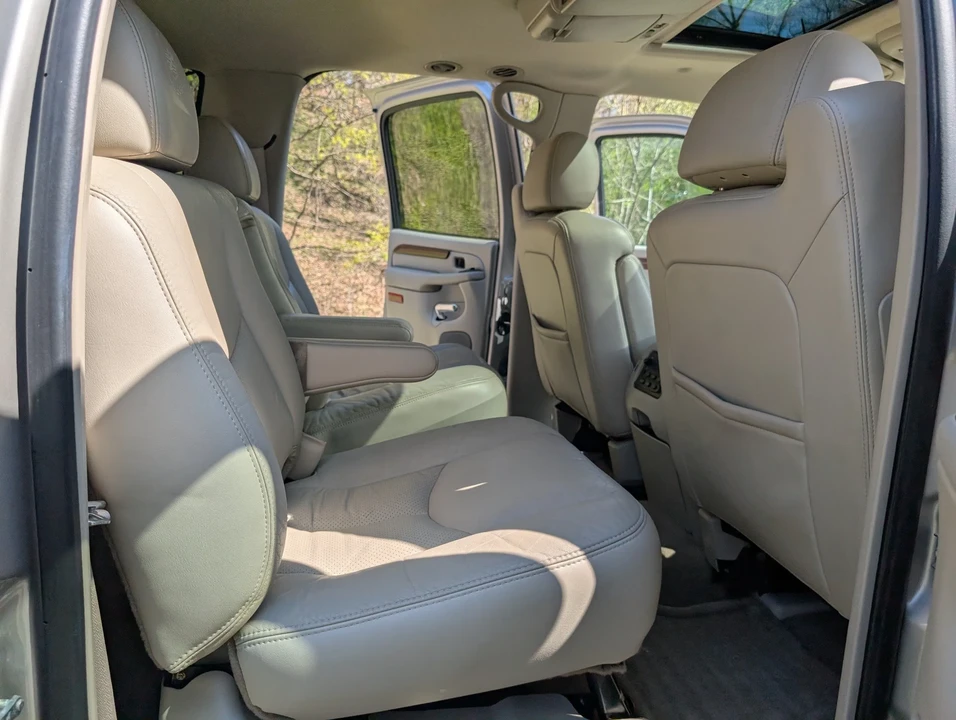 2004 Cadillac Escalade & EXT 2nd Gen - Image 9 of 14