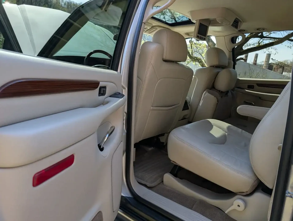 2004 Cadillac Escalade & EXT 2nd Gen - Image 10 of 14
