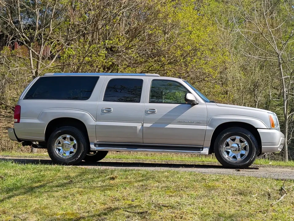 2004 Cadillac Escalade & EXT 2nd Gen - Image 2 of 14