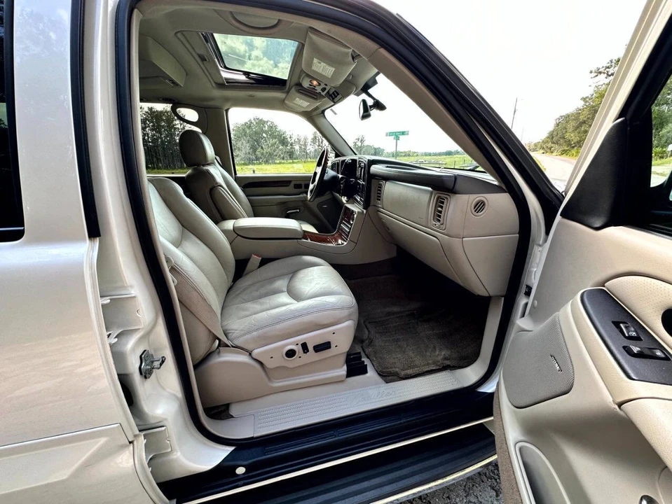 2004 Cadillac Escalade & EXT 2nd Gen - Image 12 of 21