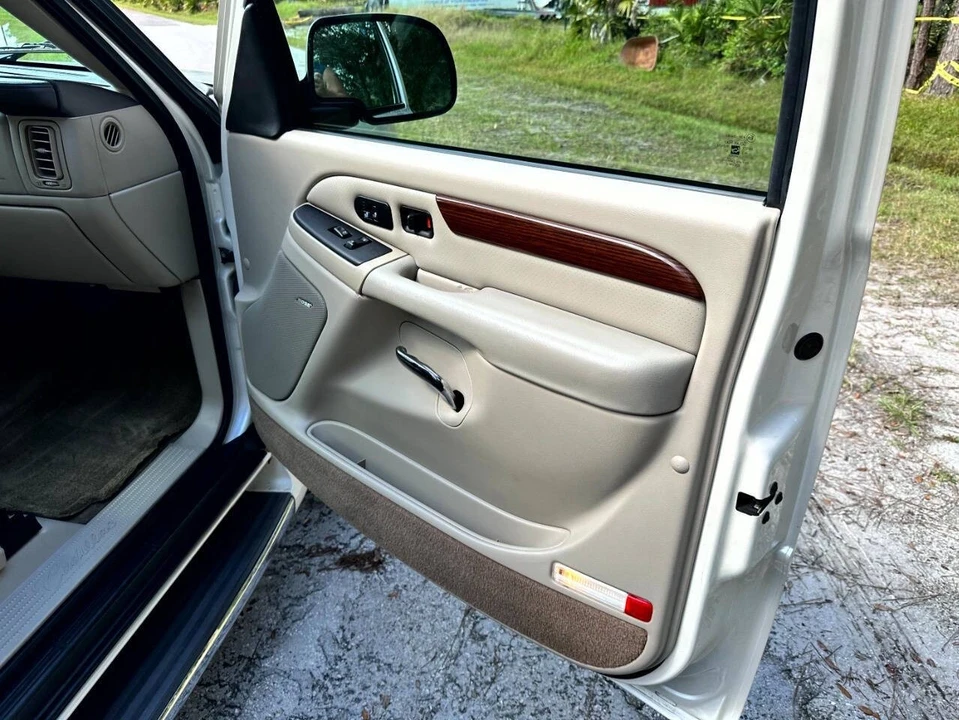 2004 Cadillac Escalade & EXT 2nd Gen - Image 16 of 21