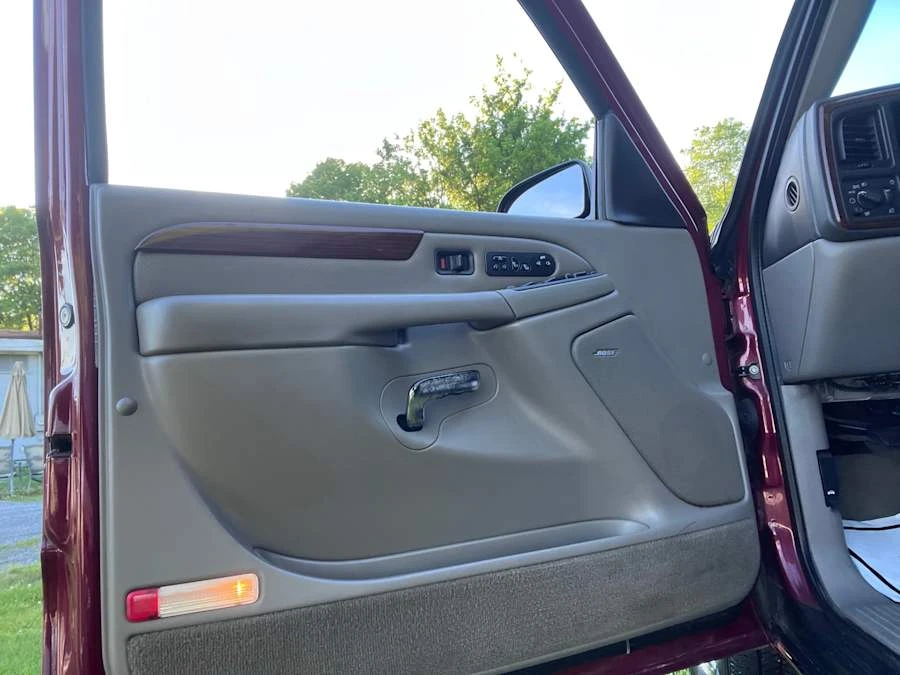 2004 Cadillac Escalade & EXT 2nd Gen - Image 28 of 31