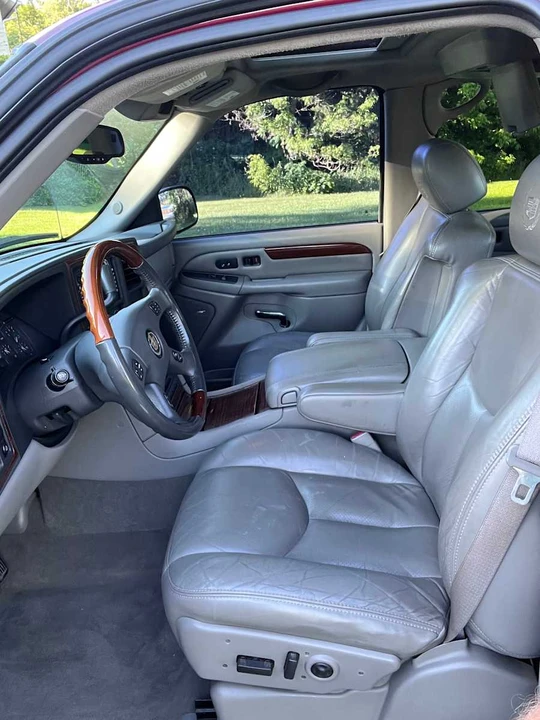 2004 Cadillac Escalade & EXT 2nd Gen - Image 12 of 31
