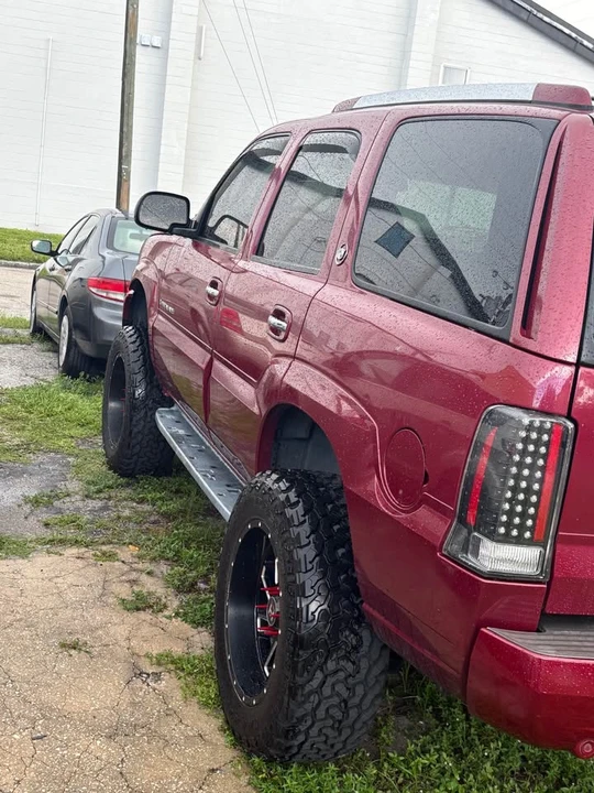 2004 Cadillac Escalade & EXT 2nd Gen - Image 6 of 9