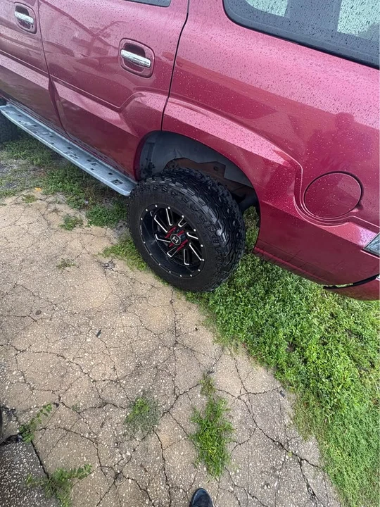 2004 Cadillac Escalade & EXT 2nd Gen - Image 4 of 9