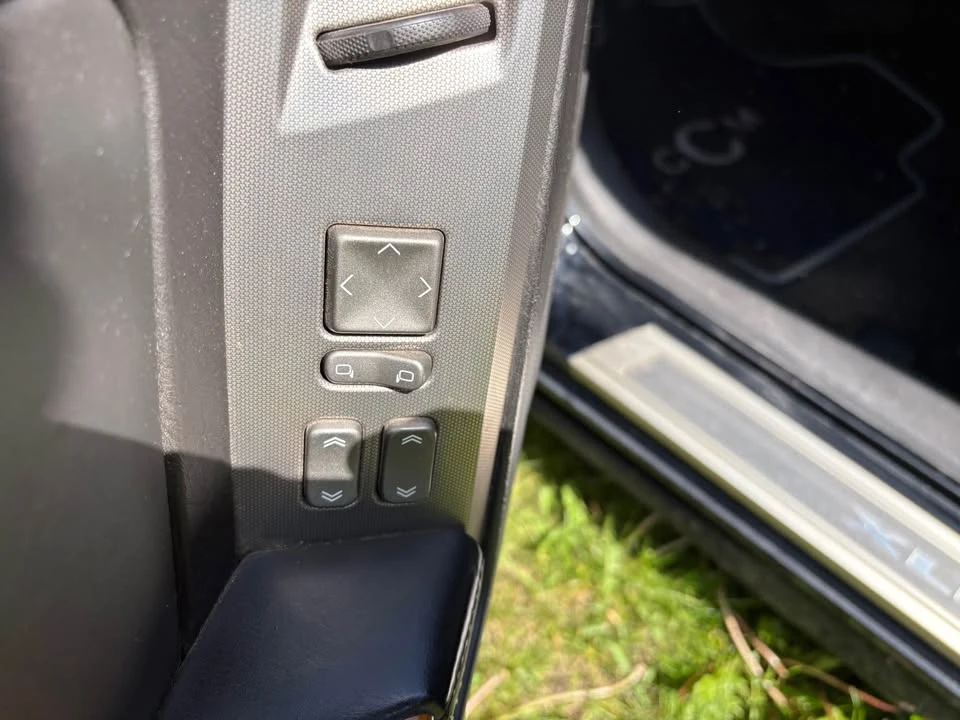 2004 Cadillac XLR - Image 12 of 20